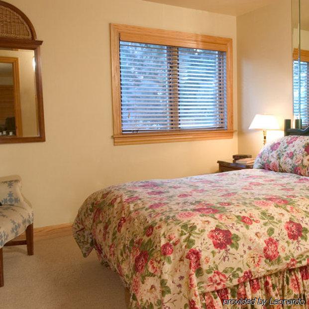 Cimarron Lodge Telluride Room photo